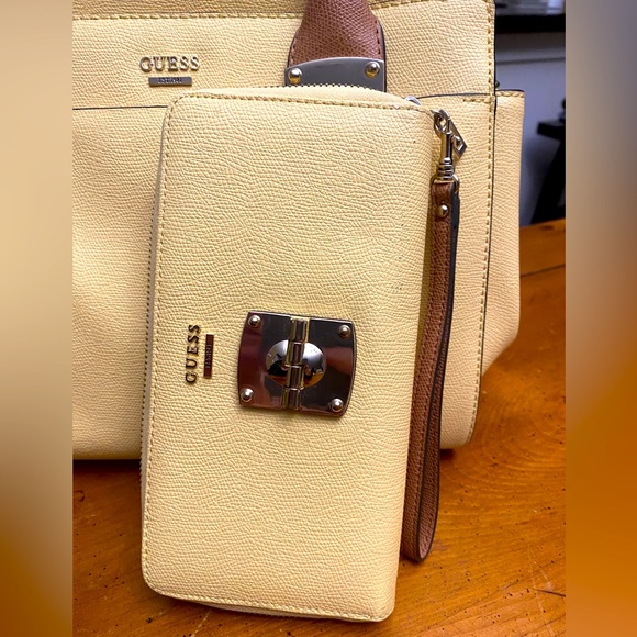 Guess handbag and clutch wallet - Picture 2 of 9